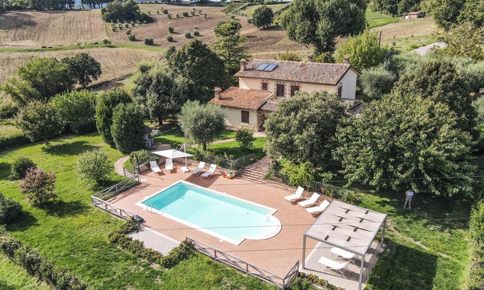 Avigliano Umbrio Villa | Detached villa with private pool & air conditoning at 1km from shops/restaurants