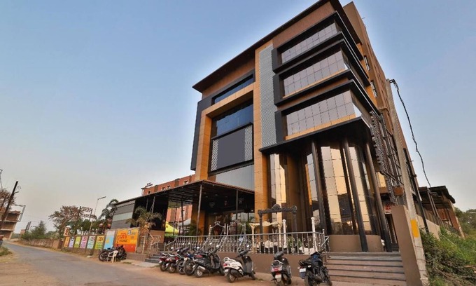 Nadiad Hotel | Dev Motel & Banquet