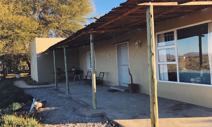 Calvinia House | Die Lemoenhuis