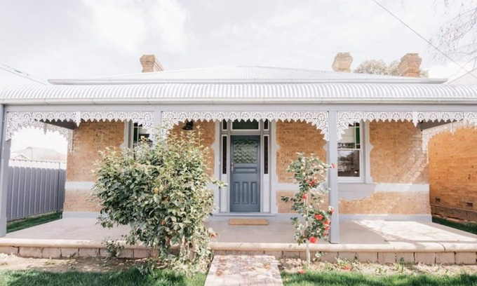 Orange Cottage | Dimby Cottage - Beautifully Restored Heritage Home