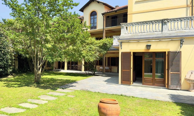 Magnano Villa | Dimora il Pozzetto, elegant villa with garden