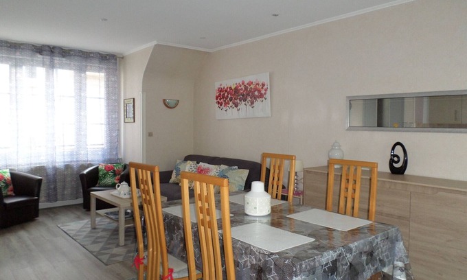 Dinard Apartment | Dinard apartment within walking distance, L'écluse beach, shops, casino, transport