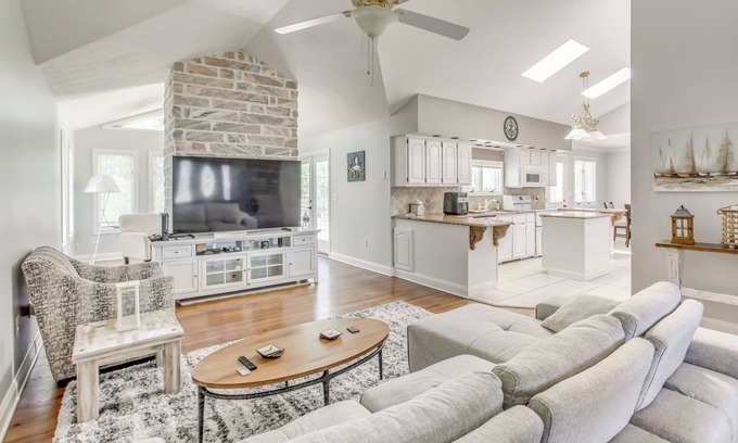 Myrtle Beach House | Dine, Shop & Splash: Family Home in Myrtle Beach