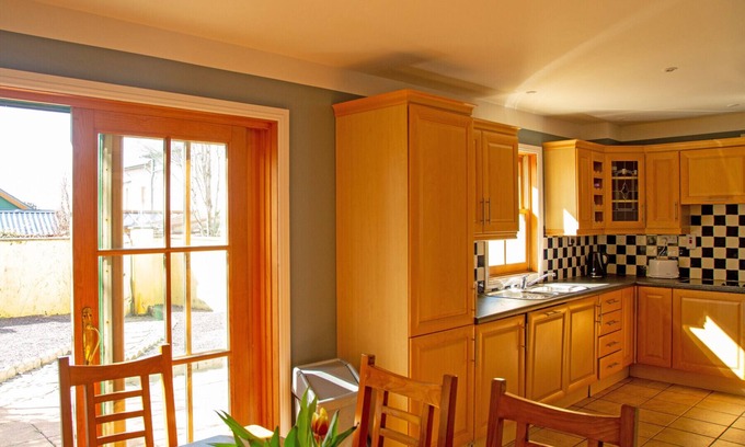 Dingle Apartment | Dingle Town Holiday Home