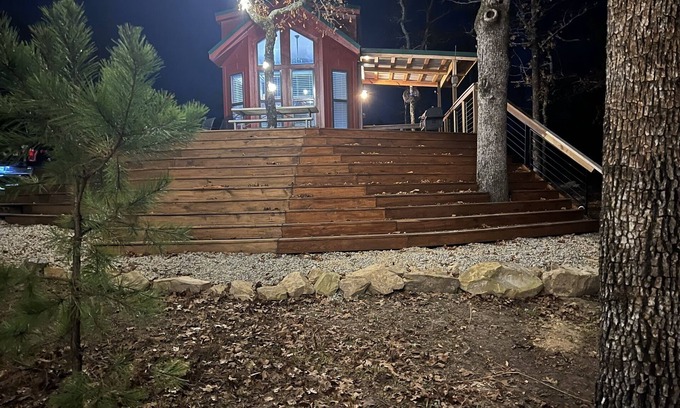 Rattan Cabin | Dinosaur Valley Disc Golf Course Cabin 1