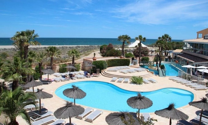 Saint-Cyprien Plage Apartment | DIRECT ACCESS TO SEA AND POOL, COMPLETELY REFURBISHED IN 2019
