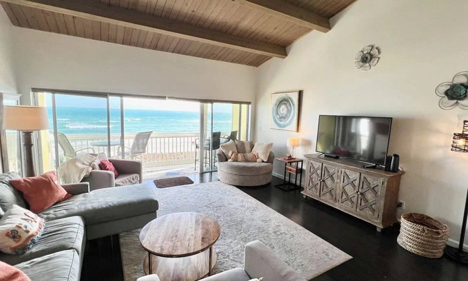 Melbourne Beach House | 🌅 Direct OCEAN-FRONT townhome - Stone throw to the waves 🌊