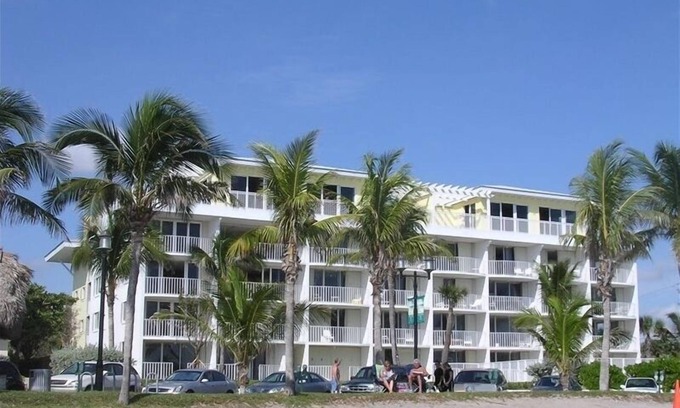 Deerfield Beach Condo | Direct Oceanfront Luxury, Beautifully Redone! Satisfaction Guaranteed