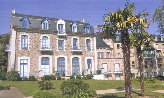Dinard Apartment | Direct Priory Park -Exceptional beach view St Malo St Servan Solidor