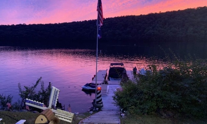 New Milford House | Direct Waterfront on Candlewood Lake with/boat slip/hot tub & outdoor kitchen