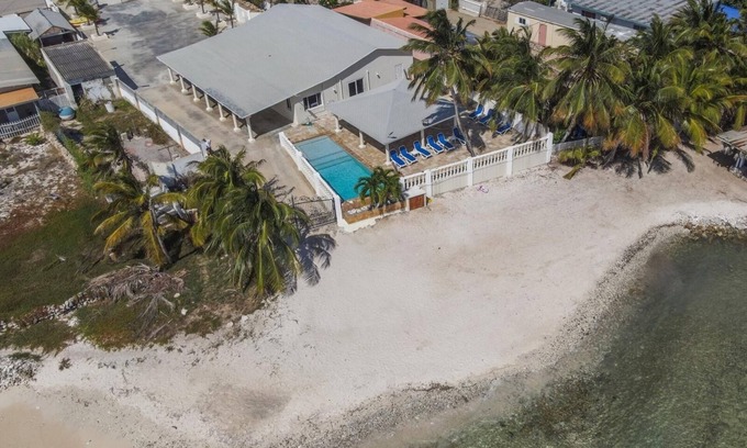 Pos Chiquito House | Directly on the Beach - Beachfront - Facing beach swimming pool - 5 bdrm