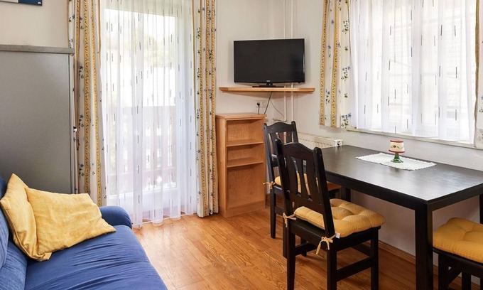 Weissenbach Apartment | Dirndl - App. with 1 bedroom, living room/kitchen, shower, WC - Abenteuerhof Schiefer