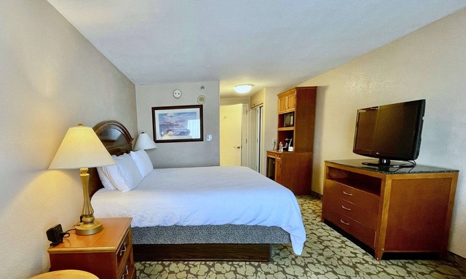 Chinatown Hotel | Discover Modern Comfort at Accommodating Houston Room with Outdoor Pool and Tub