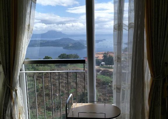 Tagaytay Apartment | Divina Grasya Tagaytay Condo Facing Taal