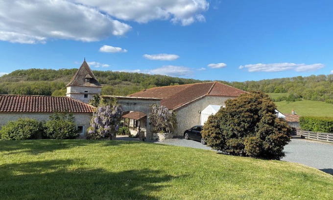 Sainte-Colombe-de-Villeneuve Cottage | Domaine de Villot-la Colombe Gîte au Calme à la Campagne Ideal Pour Famille