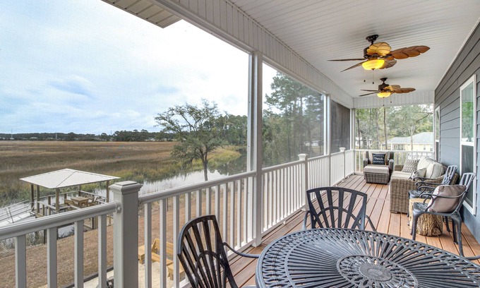 Midway House | Dock & Fire Pit: Waterfront Midway Retreat!