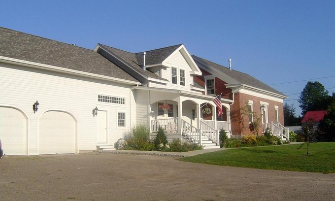 North Hero Bed & Breakfast | Dodds Brick House Bed & Breakfast