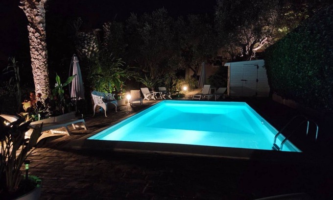 Torrevecchia Teatina House | Dog Friendly Apartment in Villa with Pool and Dog Area