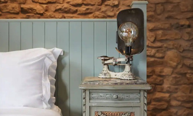 Burythorpe Cottage | Dog-Friendly 17th-Century Cottage with Private Hot Tub in Yorkshire