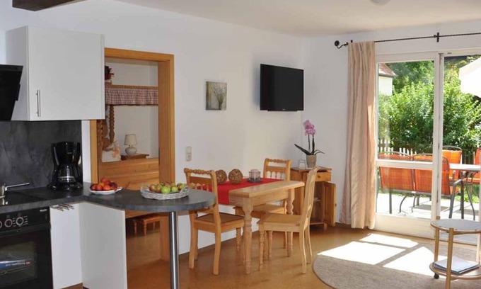 Bad Windsheim Apartment | Dog-friendly and barrier-free bright vacation apartment with garden