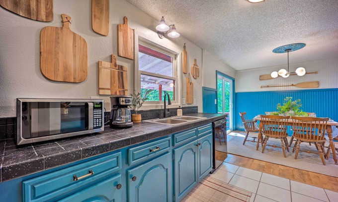 Bella Vista Cottage | Dog-friendly Bella Vista Home w/Grill + Deck