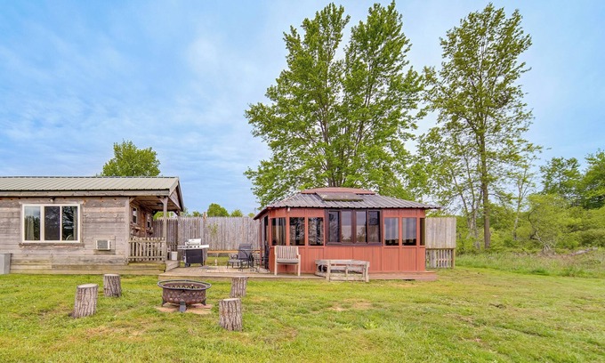 Westford Apartment | Dog-Friendly Cabin Near Pymatuning Lake!