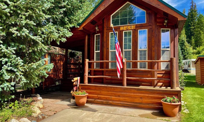 The Highlands Ski Chalet | Dog-Friendly Cabin near Breckenridge Gondola, hiking, bike trails.