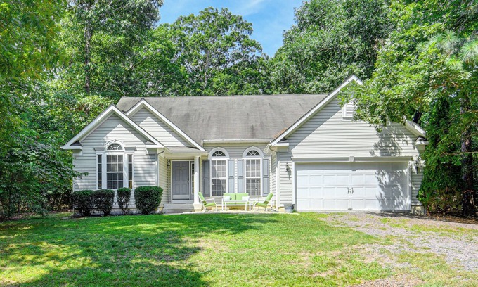 Captain's Cove House | Dog-Friendly Family Retreat Near Chincoteague Bay!