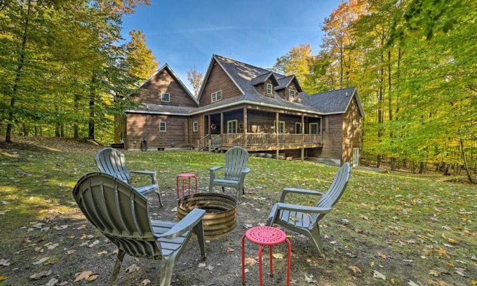 Michaywe House | Dog-Friendly Gaylord Retreat Less Than 8 Mi to Town!