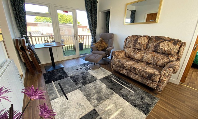Mablethorpe Ski Chalet | Dog Friendly Holiday Chalet close to the Beach Bar & Restaurant on-site