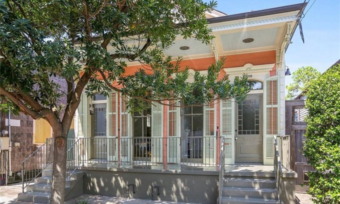 Bywater Apartment | Dog friendly! King Bed! π of vibrant Bywater. Near French Quarter.