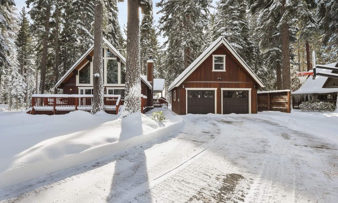 Carnelian Bay Ski Chalet | Dog-Friendly Lake Tahoe Cabin w/Hot Tub, Sleeps 8