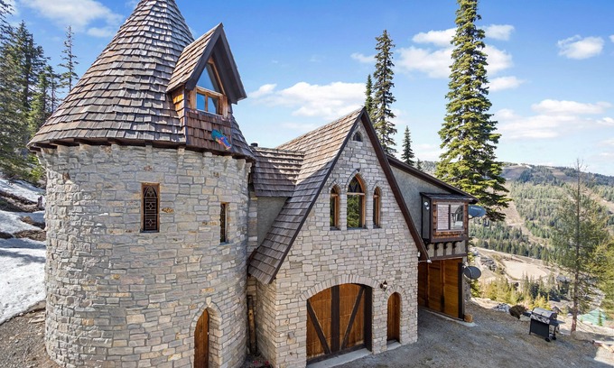 Sandpoint House | Dog-friendly mountain castle with a washer/dryer, private hot tub, & fireplace