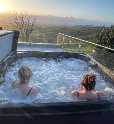 Torquay House | Dog friendly, Roof top hot tub, Panoramic views.