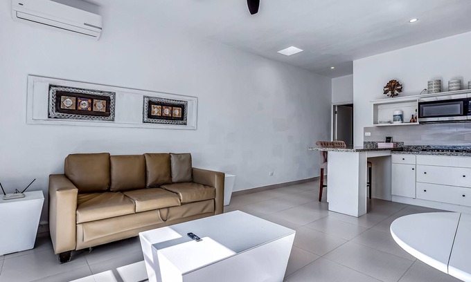 La Paloma House | Dog-friendly suite with kitchenette, heated outdoor pool, hot tub, terrace, AC