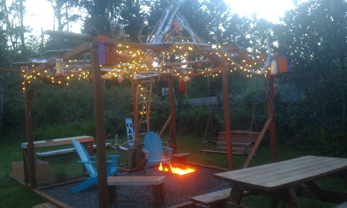 Westport House | Dog/Kid Friendly-Fenced Yard-Fire Pit-Walk to Beach-Private Setting-Wifi-Updated