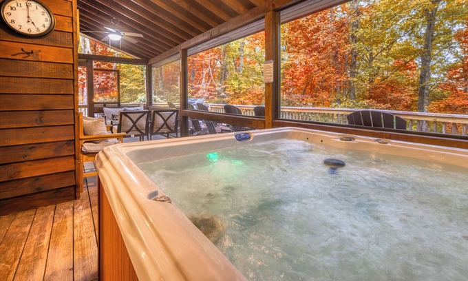 My Mountain Cabin | Dogs stay free/Private/15mins Blue Ridge