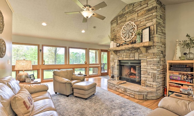 Crellin House | Dogs Welcome: Secluded Oakland Gem w/Hot Tub
