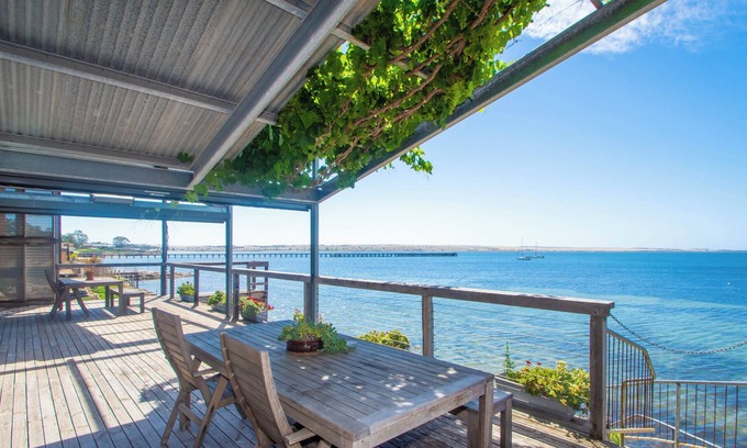 Ripon Apartment | doi's Ocean Front Apartments