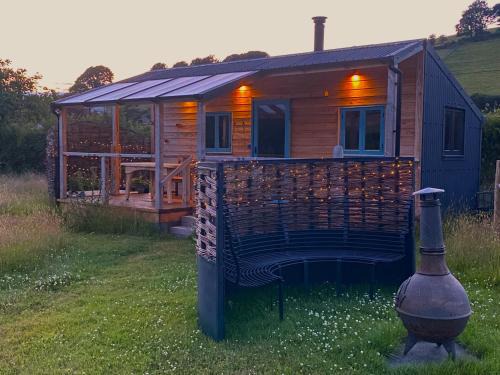 Llanilar Cabin | Dôl Swynol Glamping Luxury cabin with outdoor bath