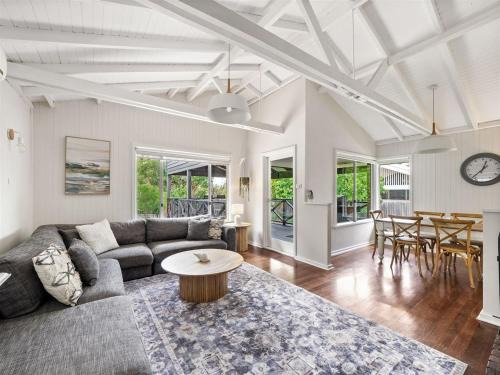 Dunsborough House | Dolce Vita A Beachside Family Garden Retreat