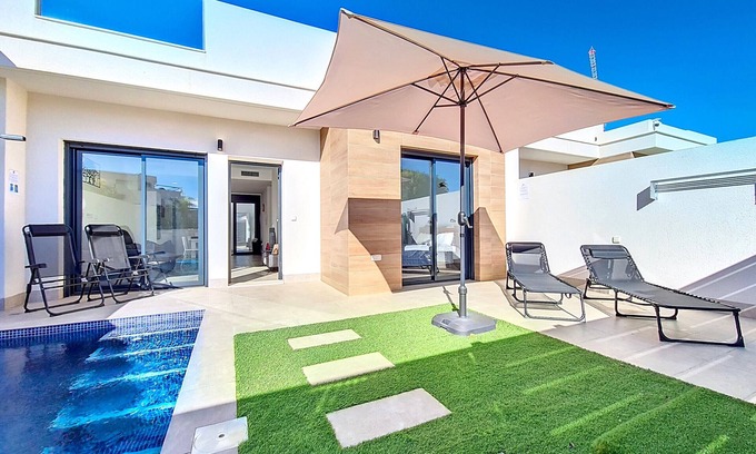 Dolores de Pacheco Villa | Dolores Villa - 5210