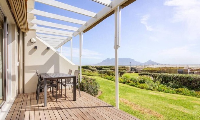 Bloubergstrand Apartment | Dolphin Beach cabana Luxury cabana right on the beach