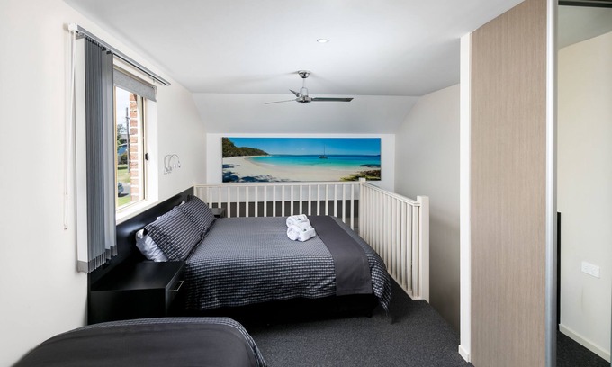 Vincentia Hotel | Dolphin Shores