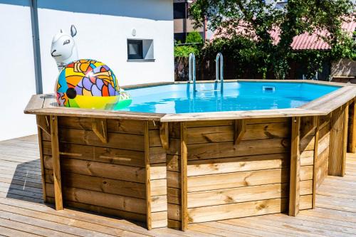 Puck House | Dom Belona z prywatnym podgrzewanym basen i jacuzzi