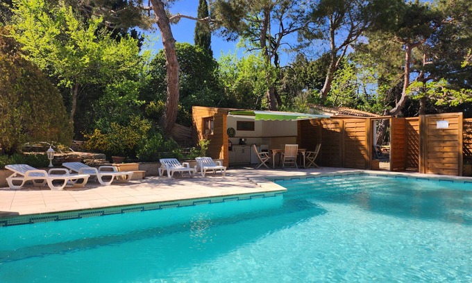 Saint-Saturnin-les-Avignon House | Domaine les Gendalis