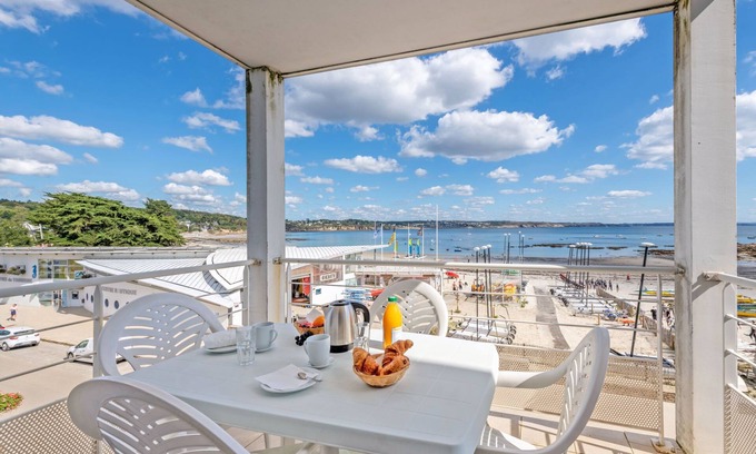 Plougonvelin Apartment | Domaine de Bertheaume by Interhome