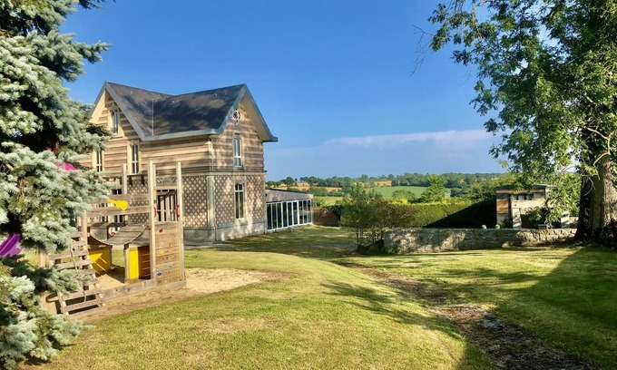 Saint-Planchers Cottage | Domaine de Lalie 20 people : tiny house, tennis, 8min sea