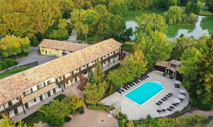 Monthieux Hotel | Domaine du Gouverneur