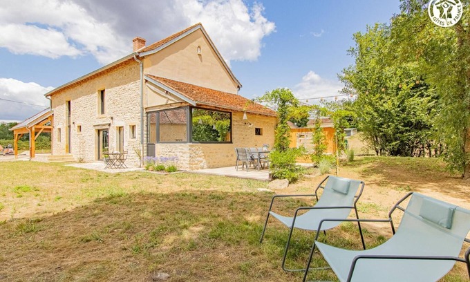 Volesvres House | Domaine du Vieux Moulin